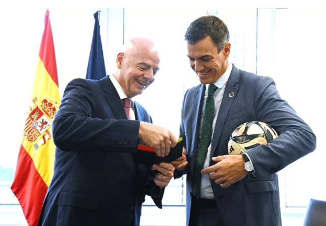 开云体育官网-2030世界杯主办权宣布搞偷袭，团结大会下争议几何